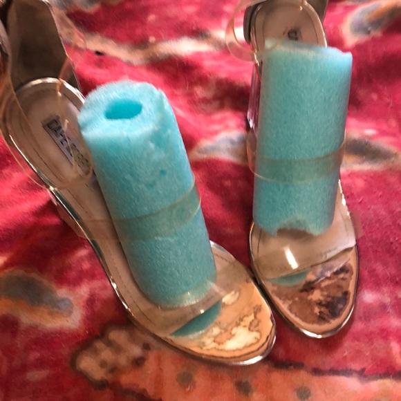 Cape Robbin heels - Picture 2 of 4